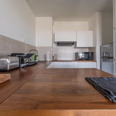 Immeuble Standing Avec Vue Etang Et Parking