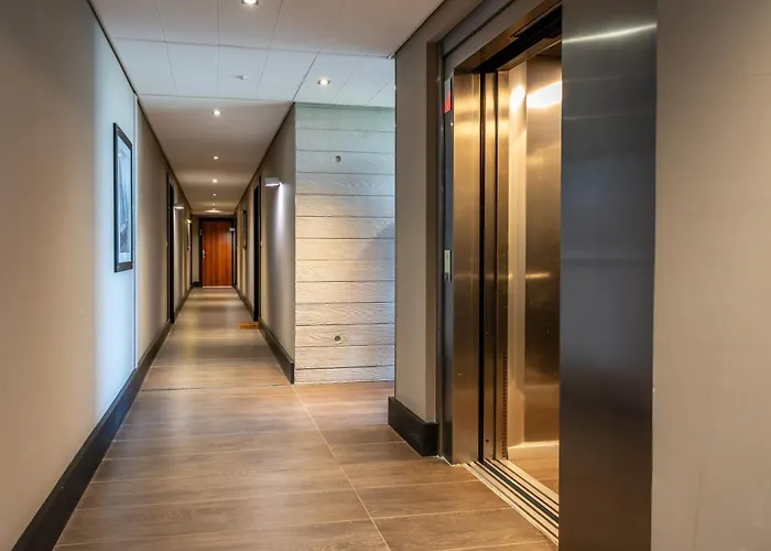 Immeuble Standing Avec Vue Etang Et Parking